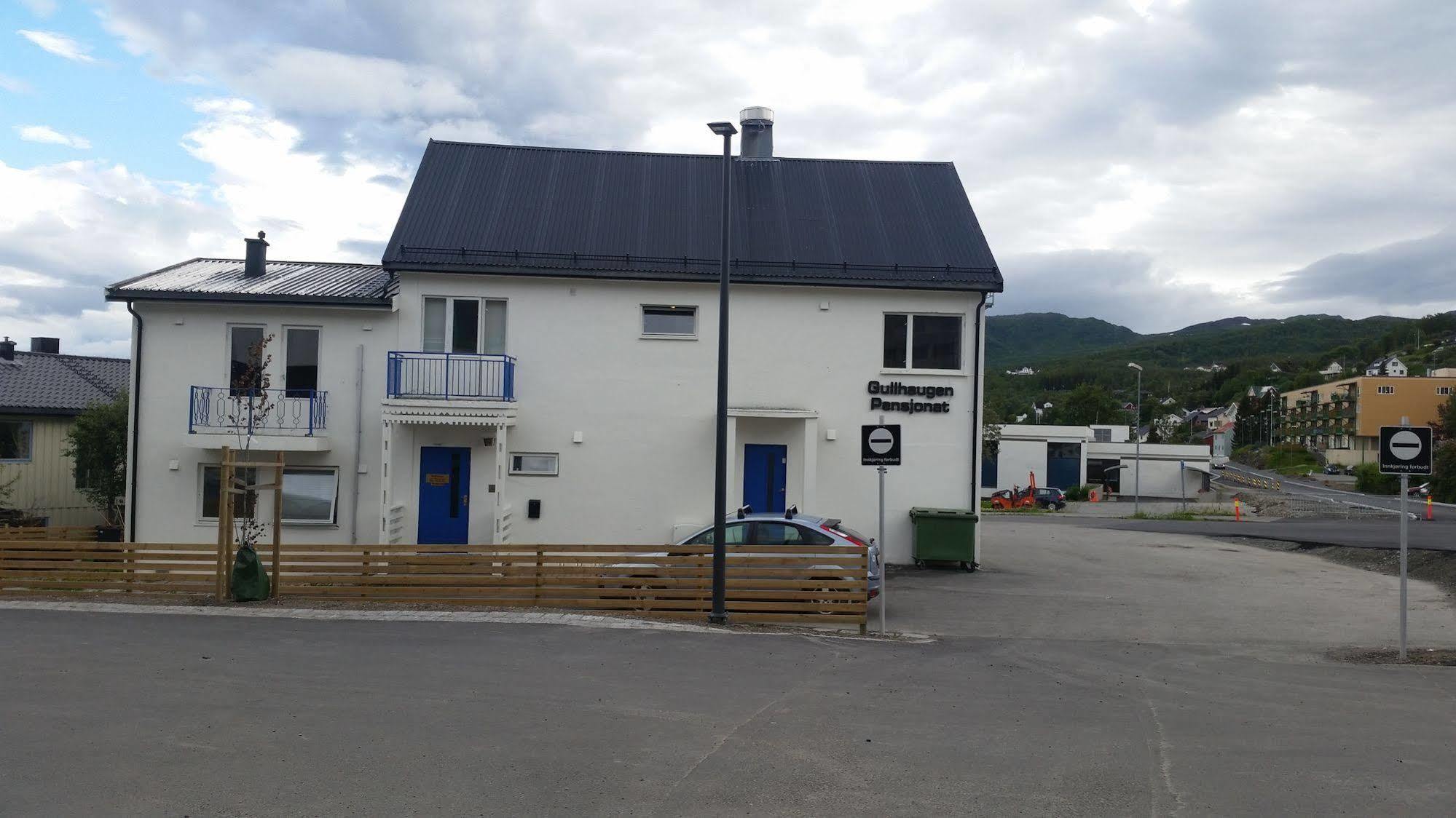 Gullhaugen Pensjonat Hotel Harstad Exterior photo