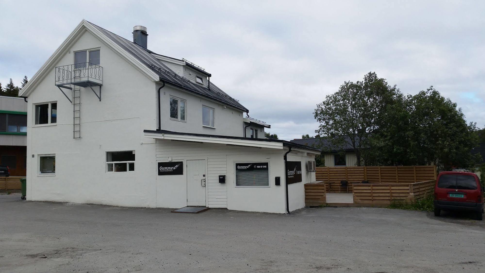 Gullhaugen Pensjonat Hotel Harstad Exterior photo